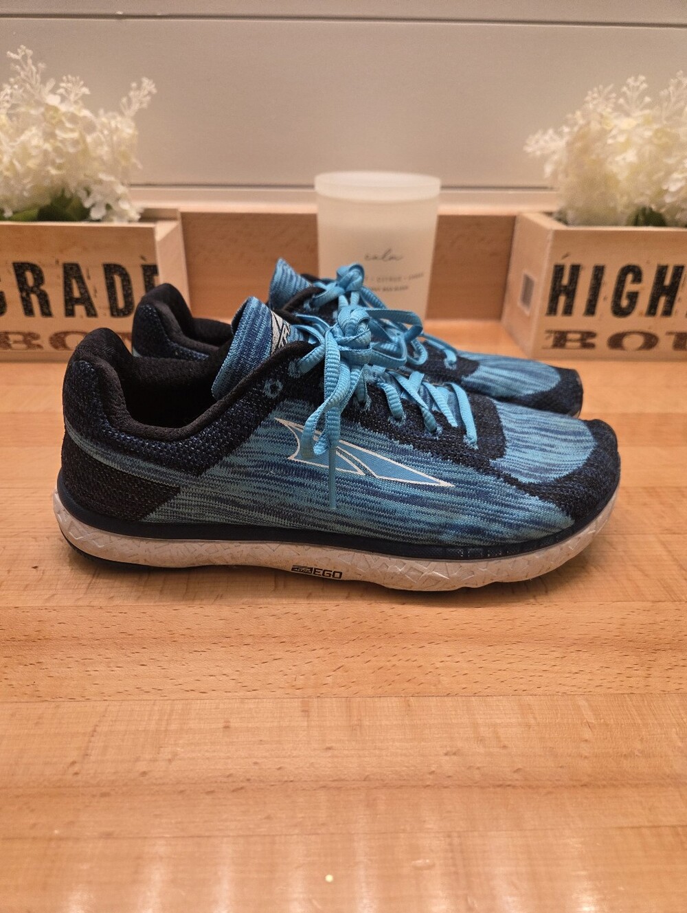 Altra Womans Escalente Blue Sneakers Athletic Running Shoes Size 8.5